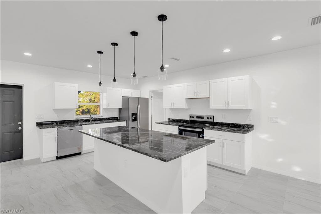 861 Chicago ST E, LEHIGH ACRES FL 33974-3