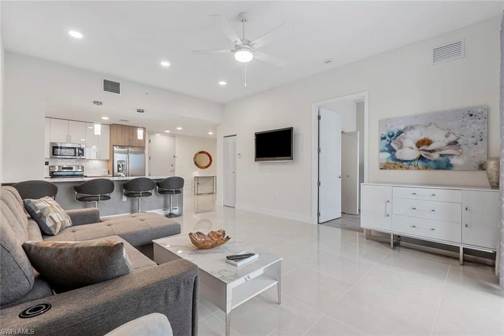 26600 Rosewood Pointe DR # 203, BONITA SPRINGS FL 34135-3