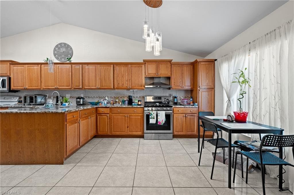 609 Gerald AVE, LEHIGH ACRES FL 33936-18