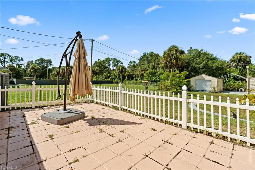 609 Gerald AVE, LEHIGH ACRES FL 33936-28