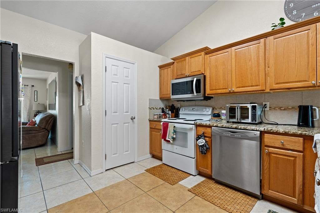 609 Gerald AVE, LEHIGH ACRES FL 33936-20