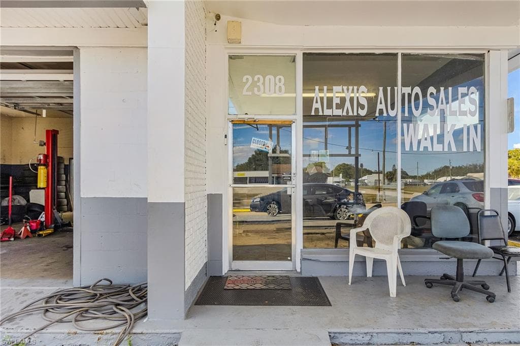 2308 Fowler ST, FORT MYERS FL 33901-18