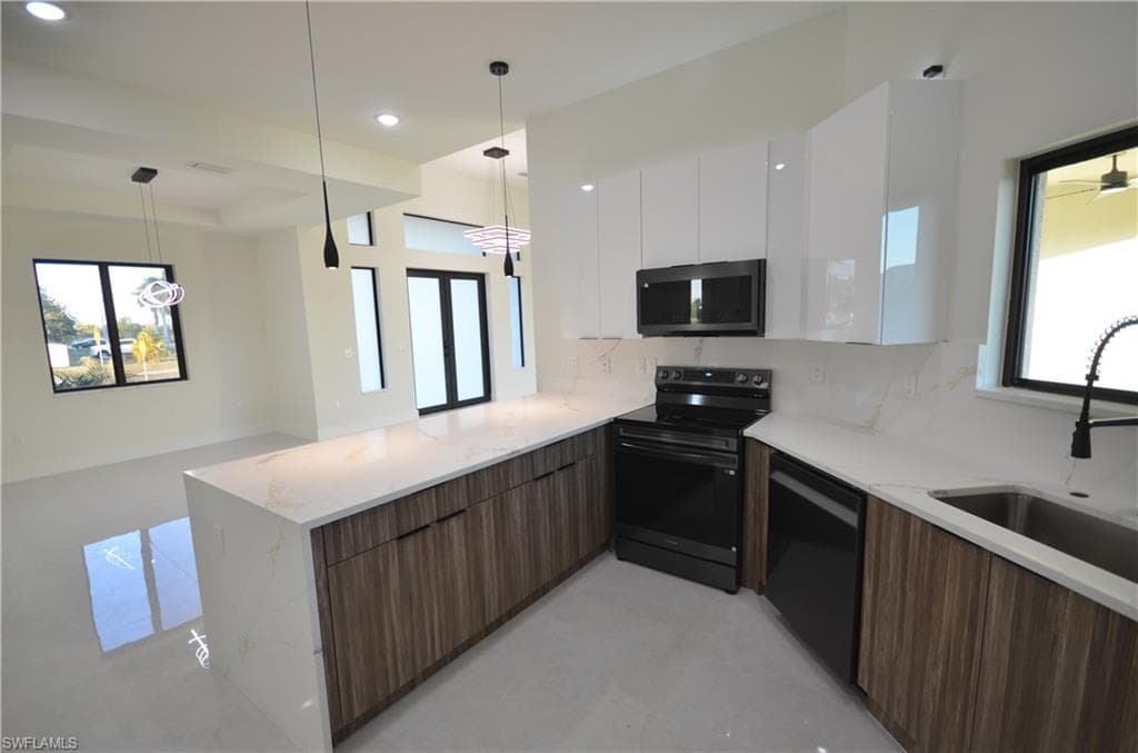 2416 Diplomat PKWY W, CAPE CORAL FL 33993-19