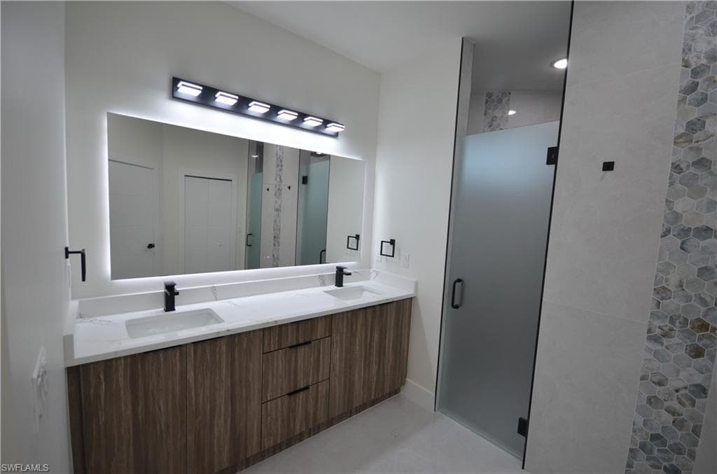 2416 Diplomat PKWY W, CAPE CORAL FL 33993-37