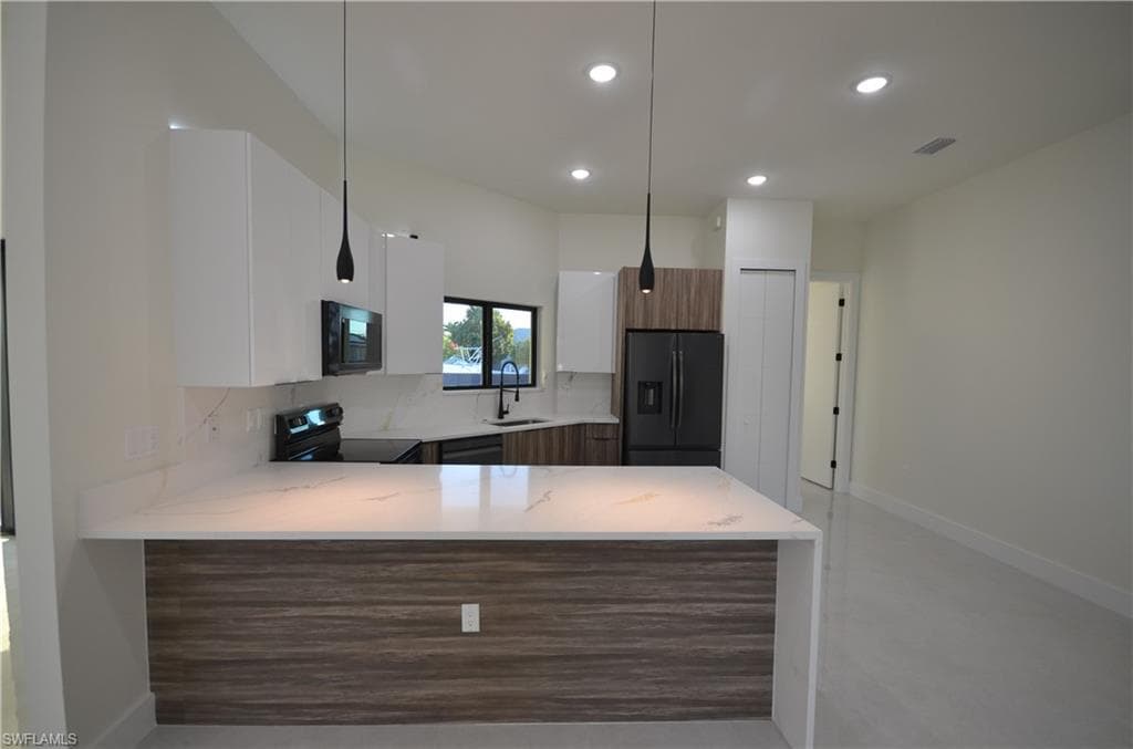 2416 Diplomat PKWY W, CAPE CORAL FL 33993-18