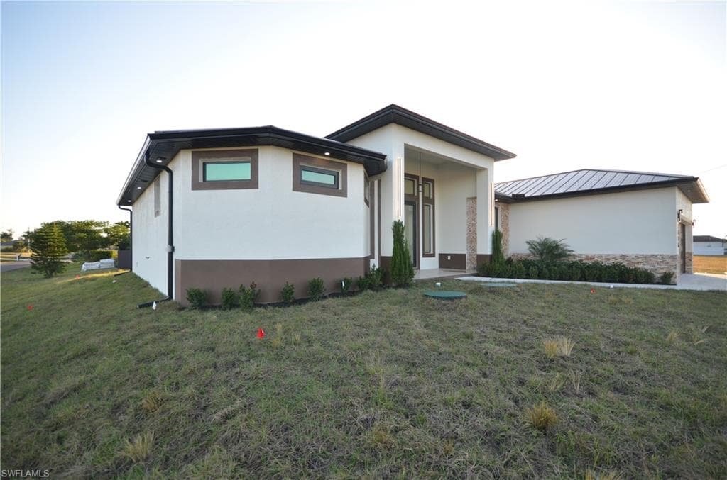 2416 Diplomat PKWY W, CAPE CORAL FL 33993-7