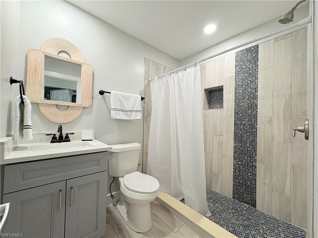 6342 Royal Woods DR, FORT MYERS FL 33908-10