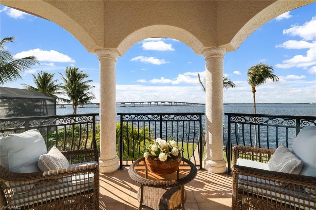 1201 Walden DR, FORT MYERS FL 33901-27