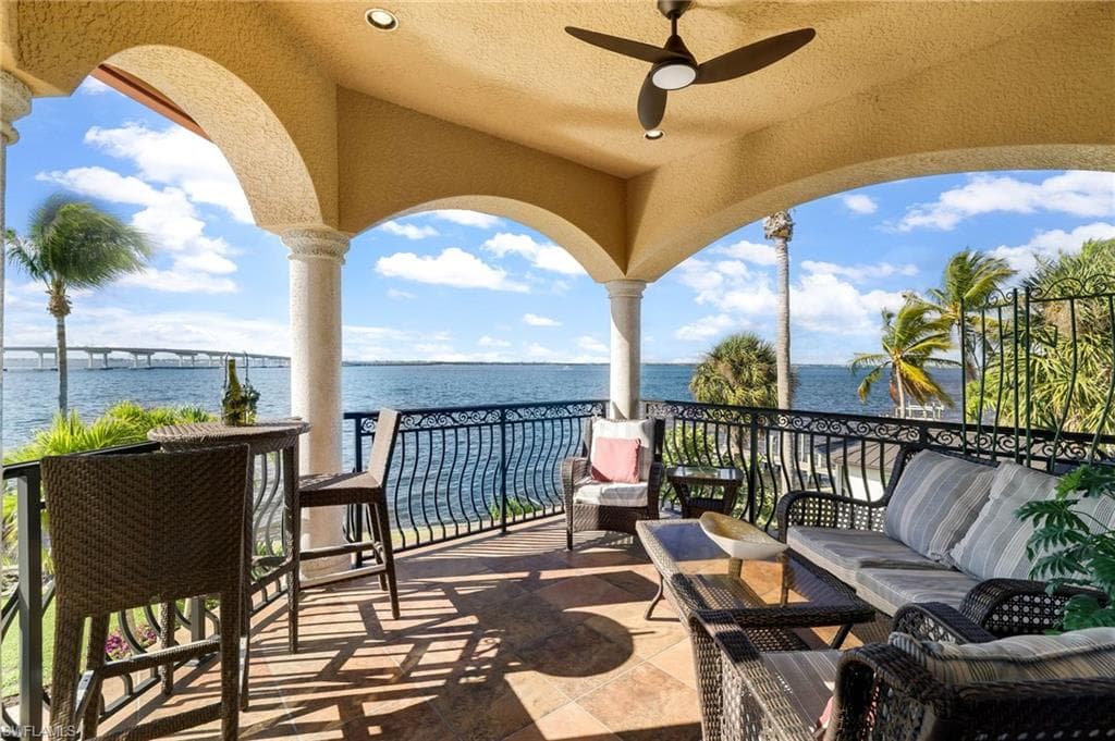 1201 Walden DR, FORT MYERS FL 33901-18