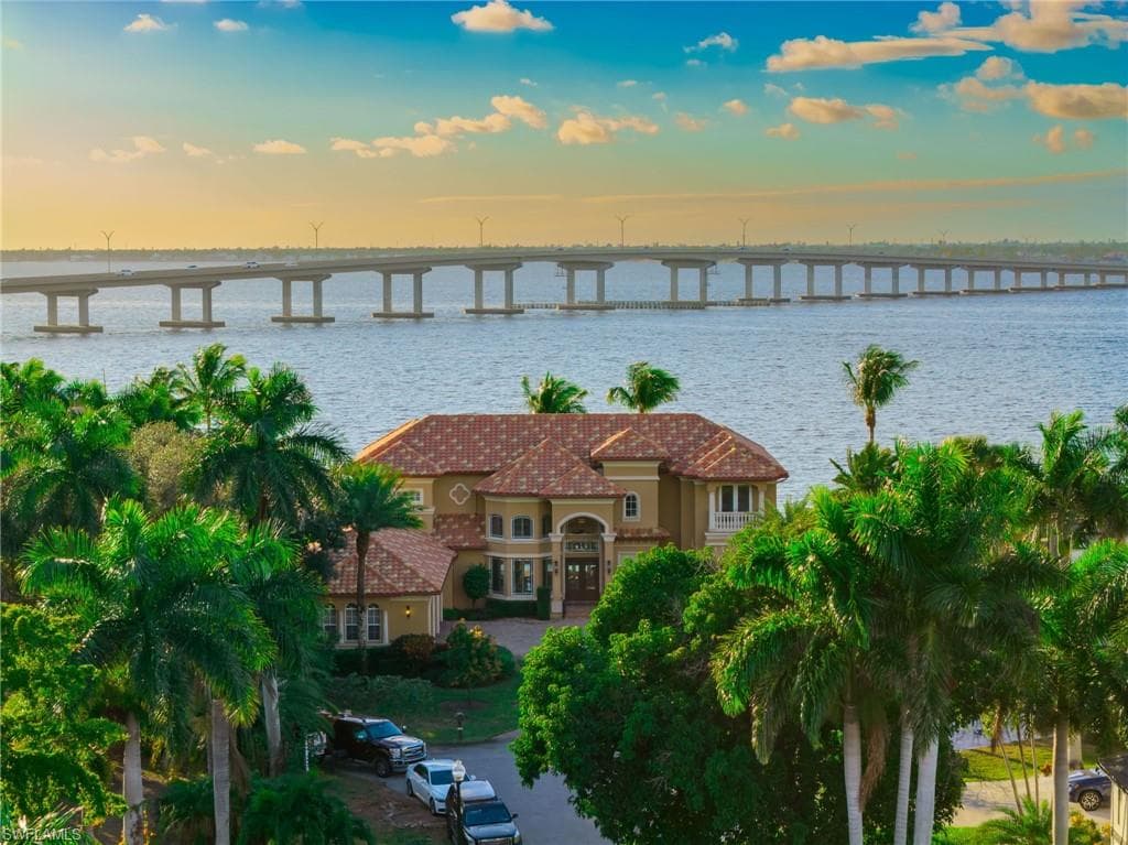 1201 Walden DR, FORT MYERS FL 33901-38