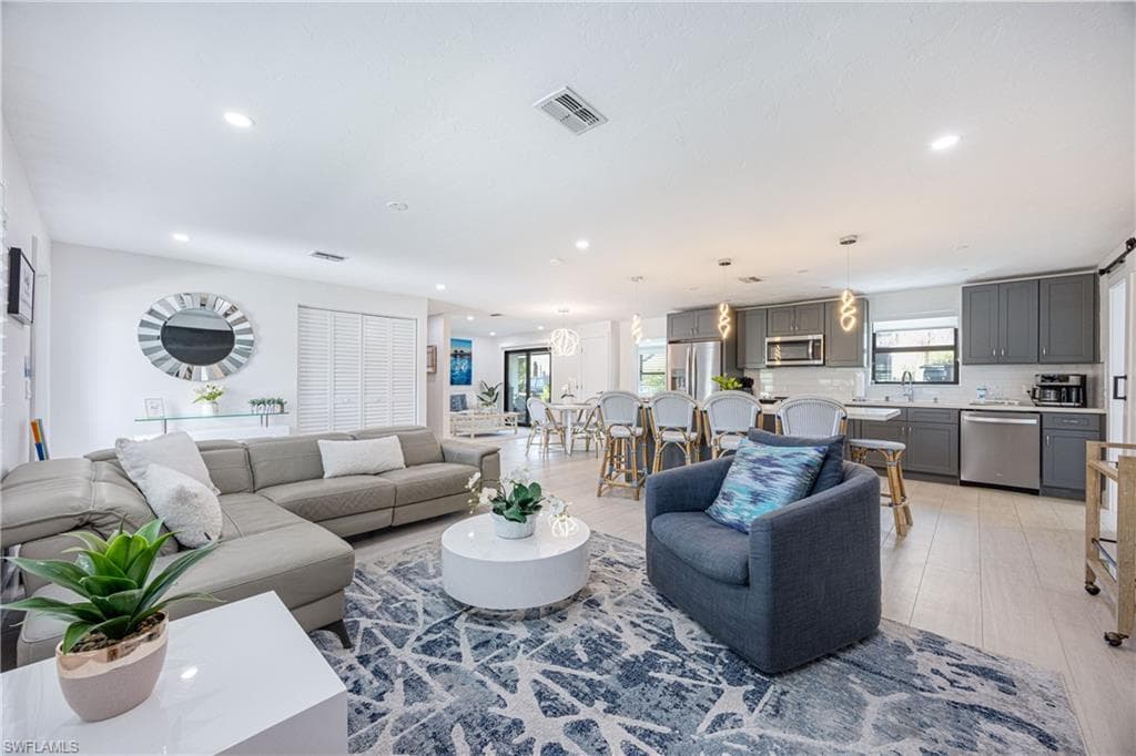 493 Willet AVE, NAPLES FL 34108-3