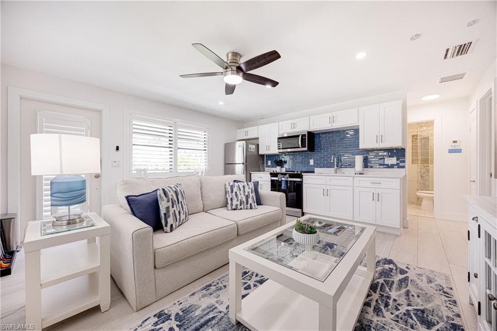 493 Willet AVE, NAPLES FL 34108-20
