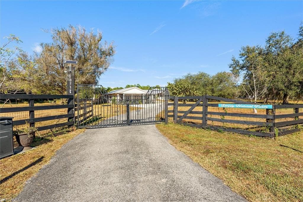 9851 Merle DR, NORTH FORT MYERS FL 33917-1