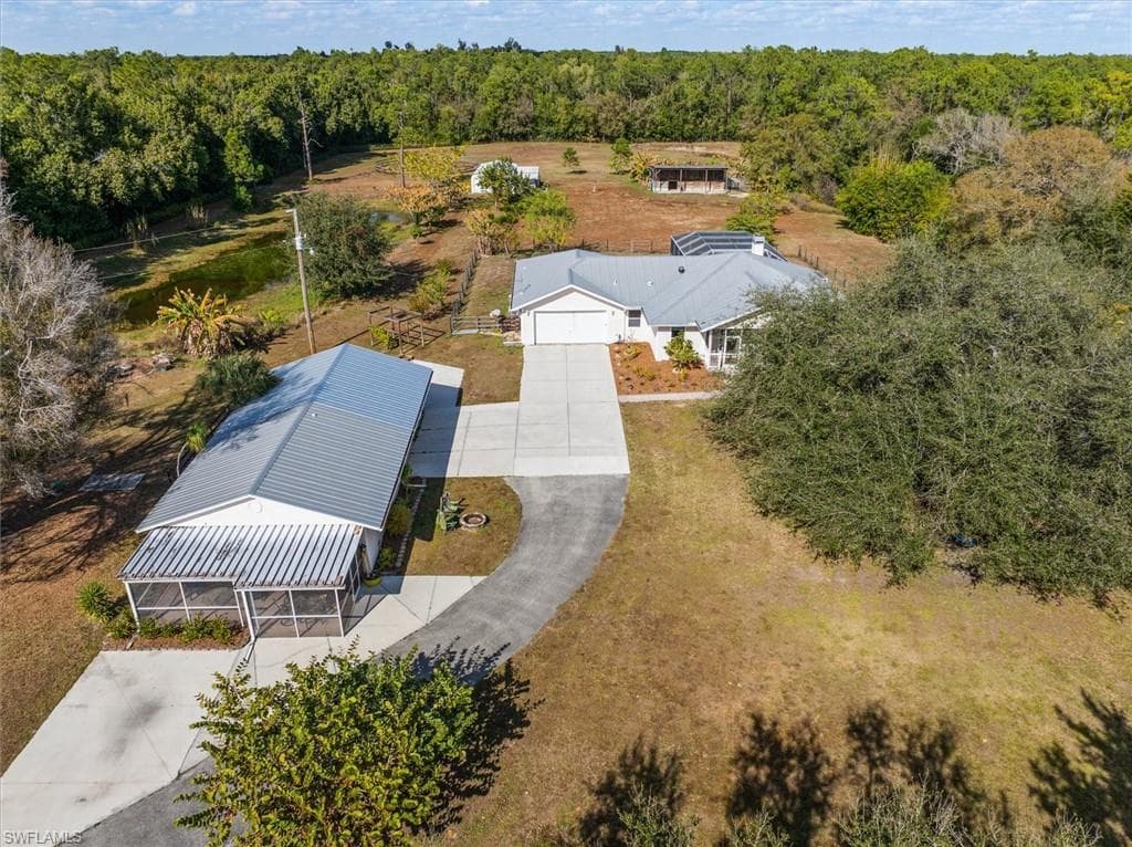 9851 Merle DR, NORTH FORT MYERS FL 33917-5
