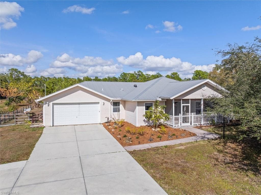 9851 Merle DR, NORTH FORT MYERS FL 33917-2