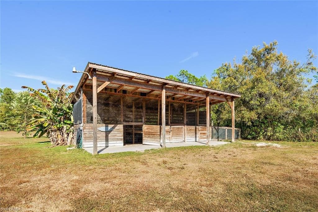 9851 Merle DR, NORTH FORT MYERS FL 33917-33
