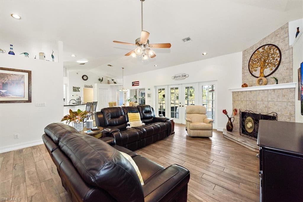 9851 Merle DR, NORTH FORT MYERS FL 33917-7