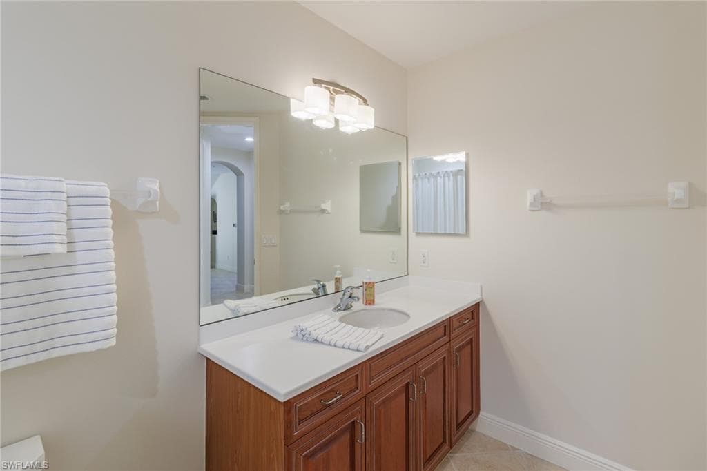 5960 Tarpon Gardens CIR # 102, CAPE CORAL FL 33914-28