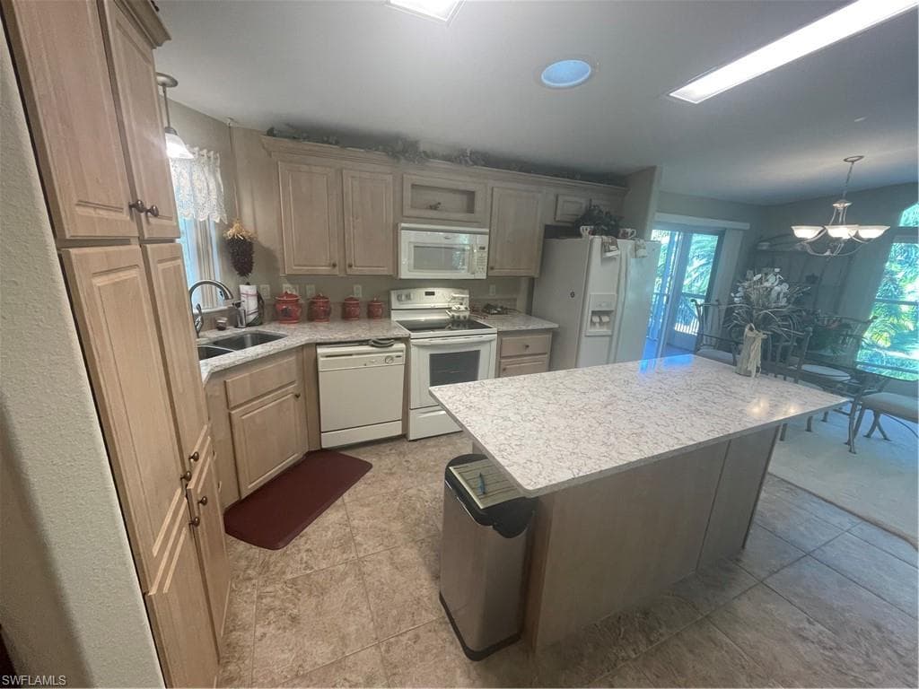 10015 Parkwood DR, FORT MYERS FL 33905-17