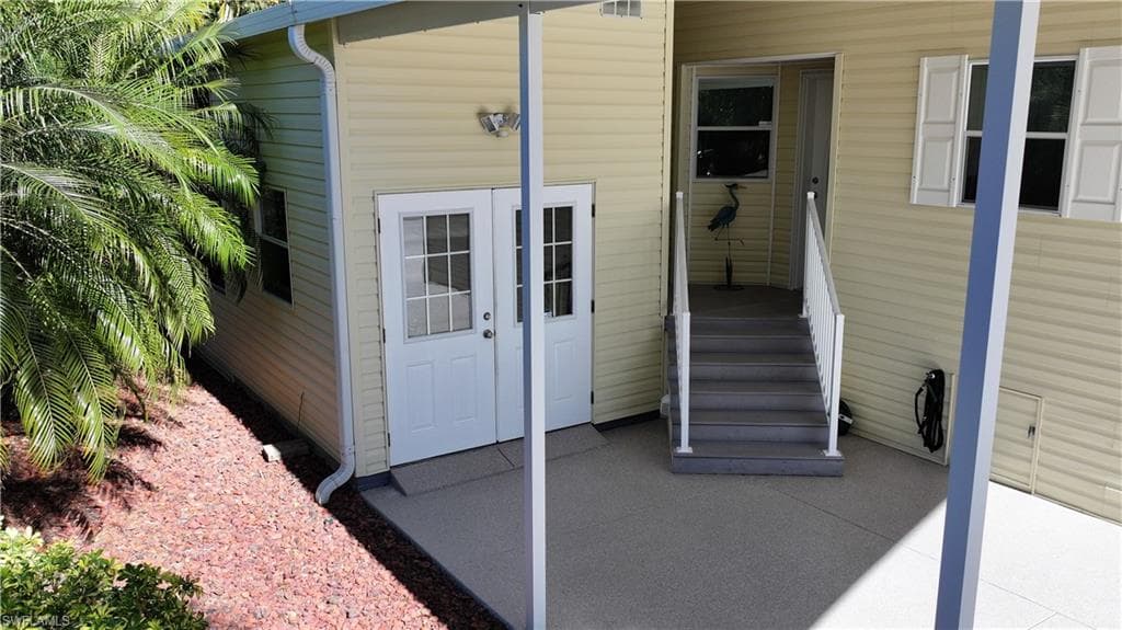 10015 Parkwood DR, FORT MYERS FL 33905-10