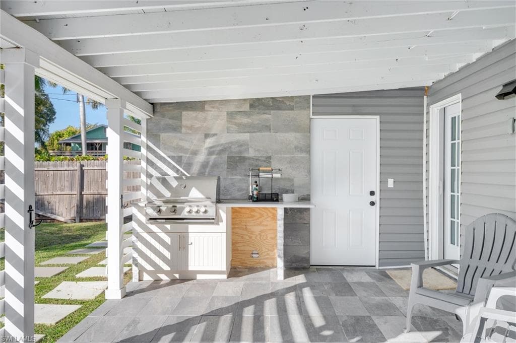 2432 Lake AVE, NAPLES FL 34112-26