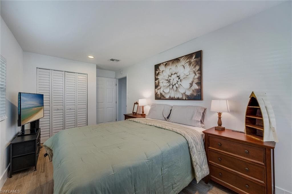 2432 Lake AVE, NAPLES FL 34112-21