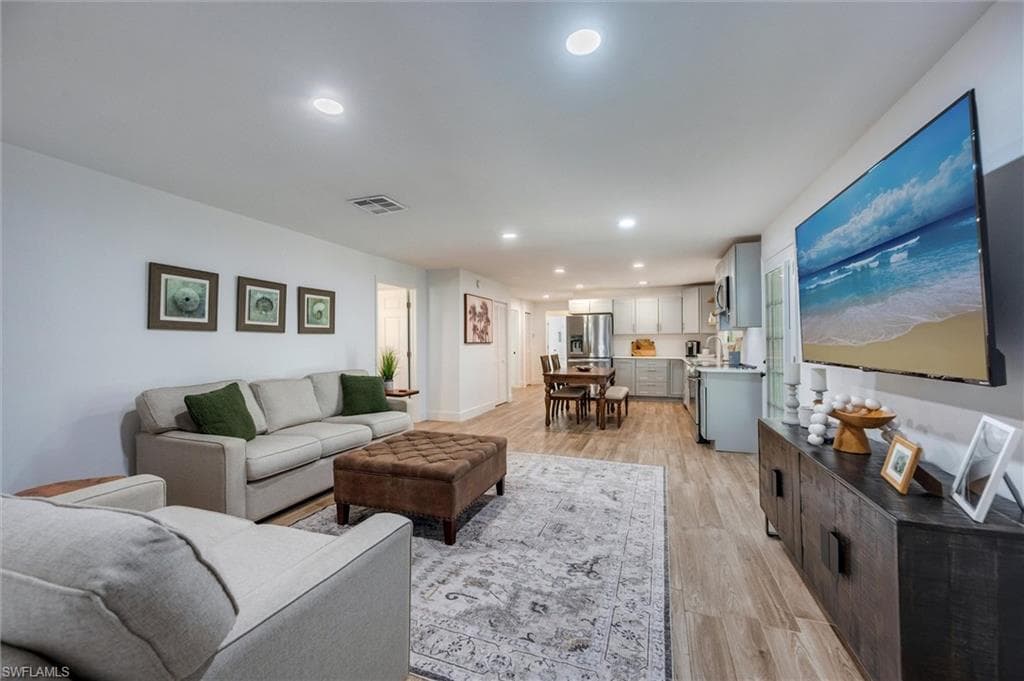 2432 Lake AVE, NAPLES FL 34112-4