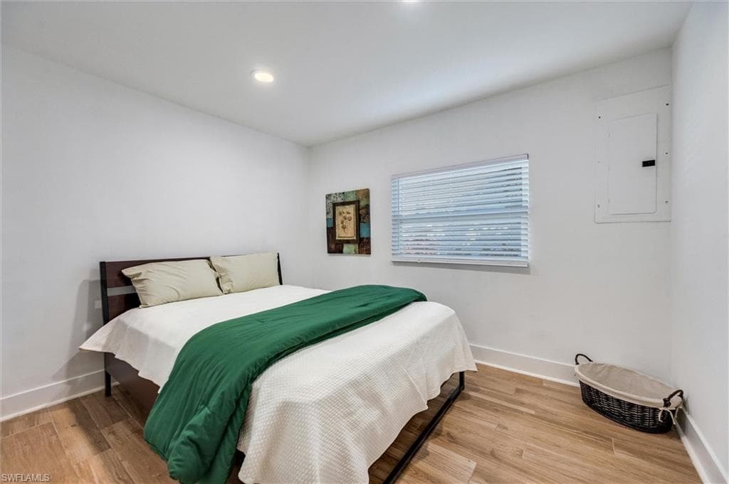 2432 Lake AVE, NAPLES FL 34112-19