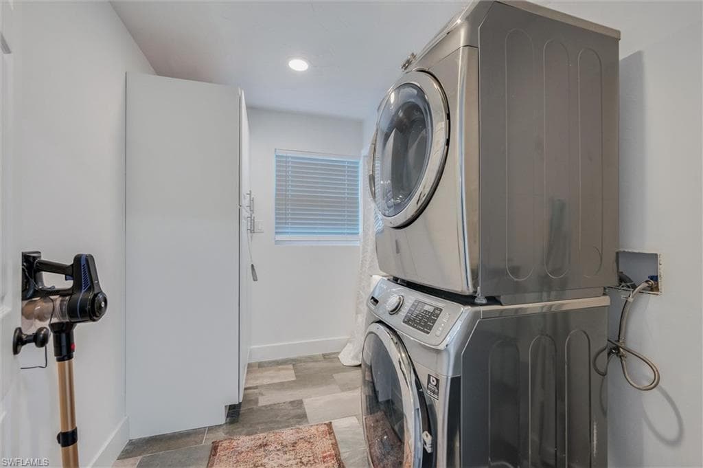 2432 Lake AVE, NAPLES FL 34112-23