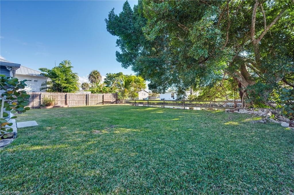 2432 Lake AVE, NAPLES FL 34112-32