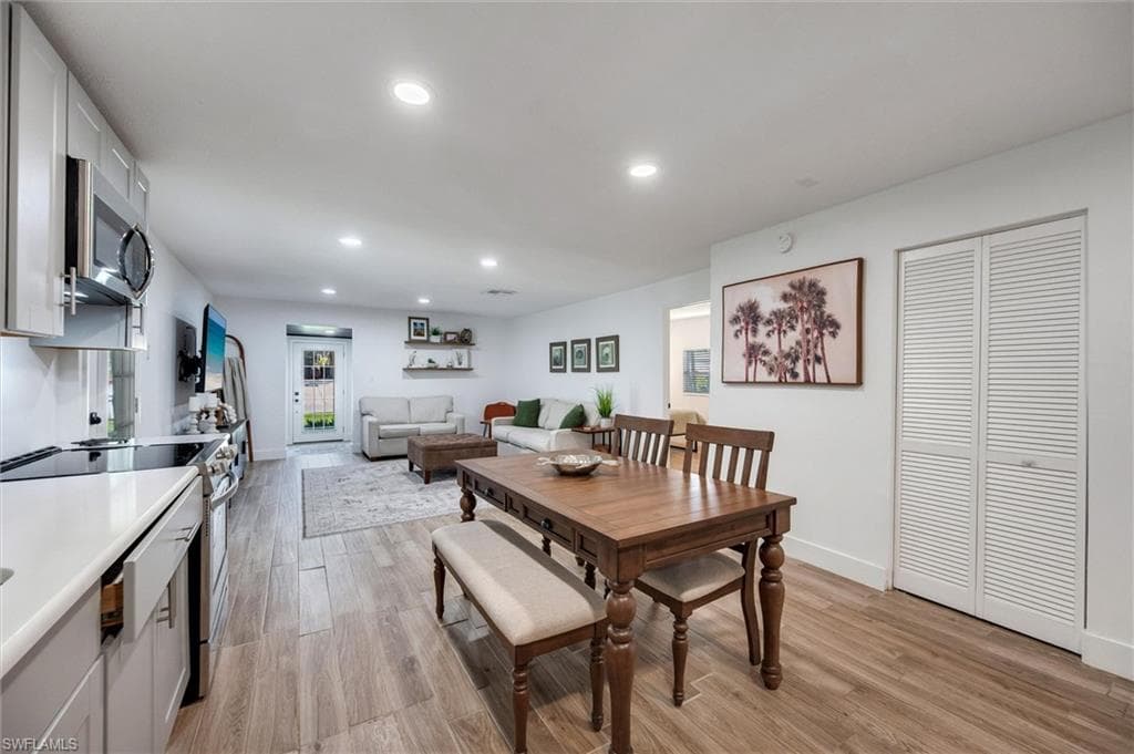 2432 Lake AVE, NAPLES FL 34112-10