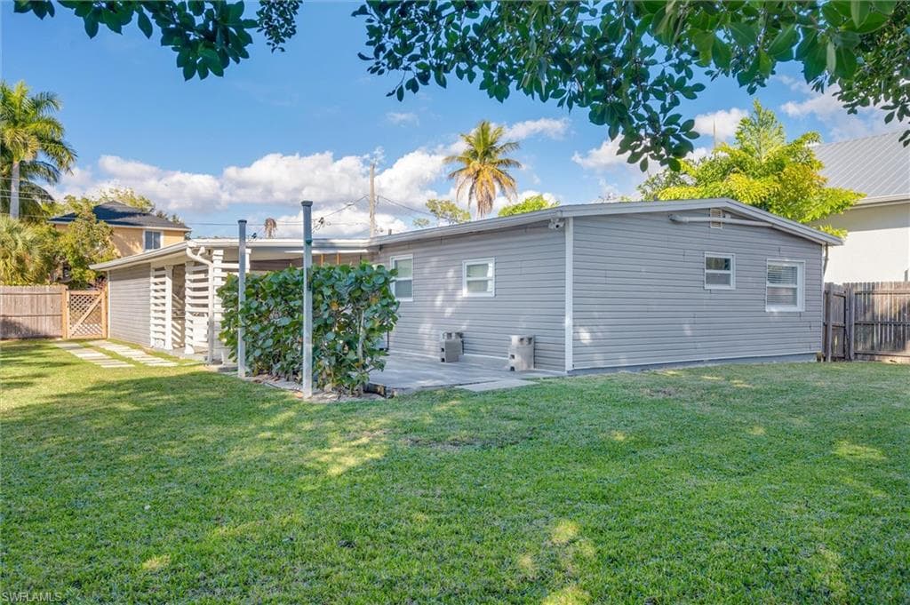 2432 Lake AVE, NAPLES FL 34112-30