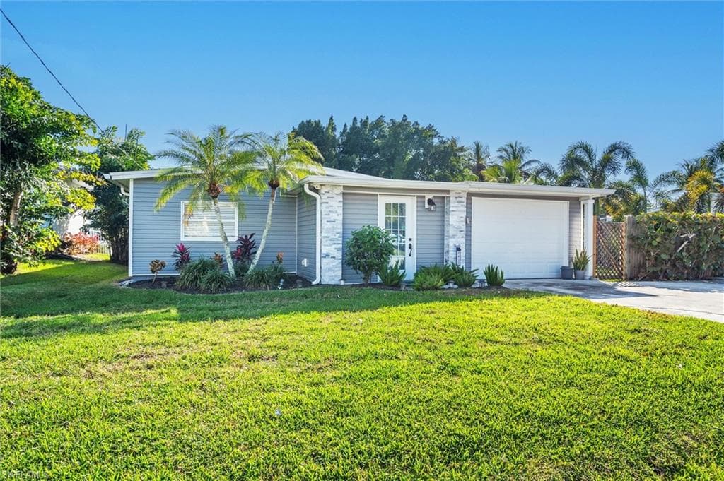 2432 Lake AVE, NAPLES FL 34112-28