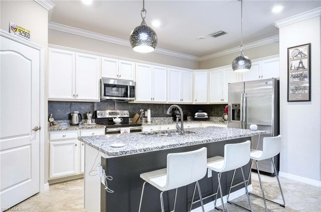 1608 Vizcaya LN, NAPLES FL 34113-8