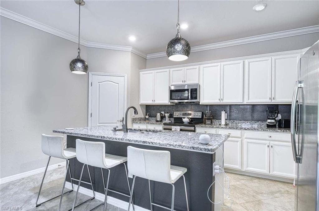 1608 Vizcaya LN, NAPLES FL 34113-9