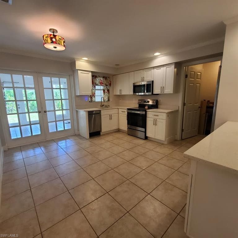 2437 Sunset AVE, NAPLES FL 34112-1