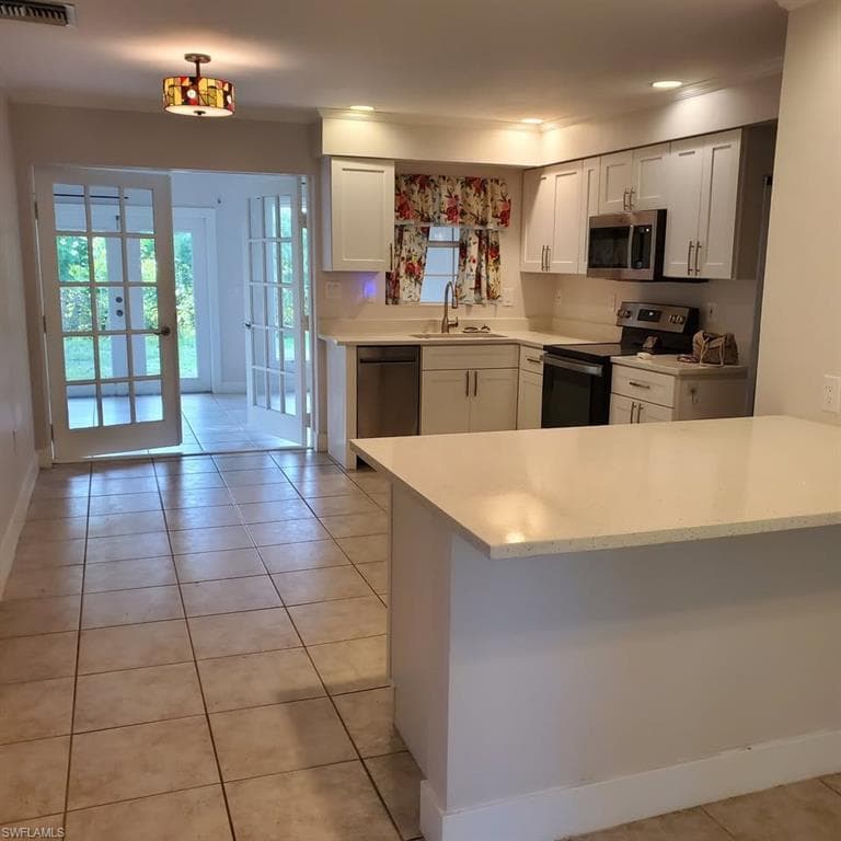 2437 Sunset AVE, NAPLES FL 34112-3