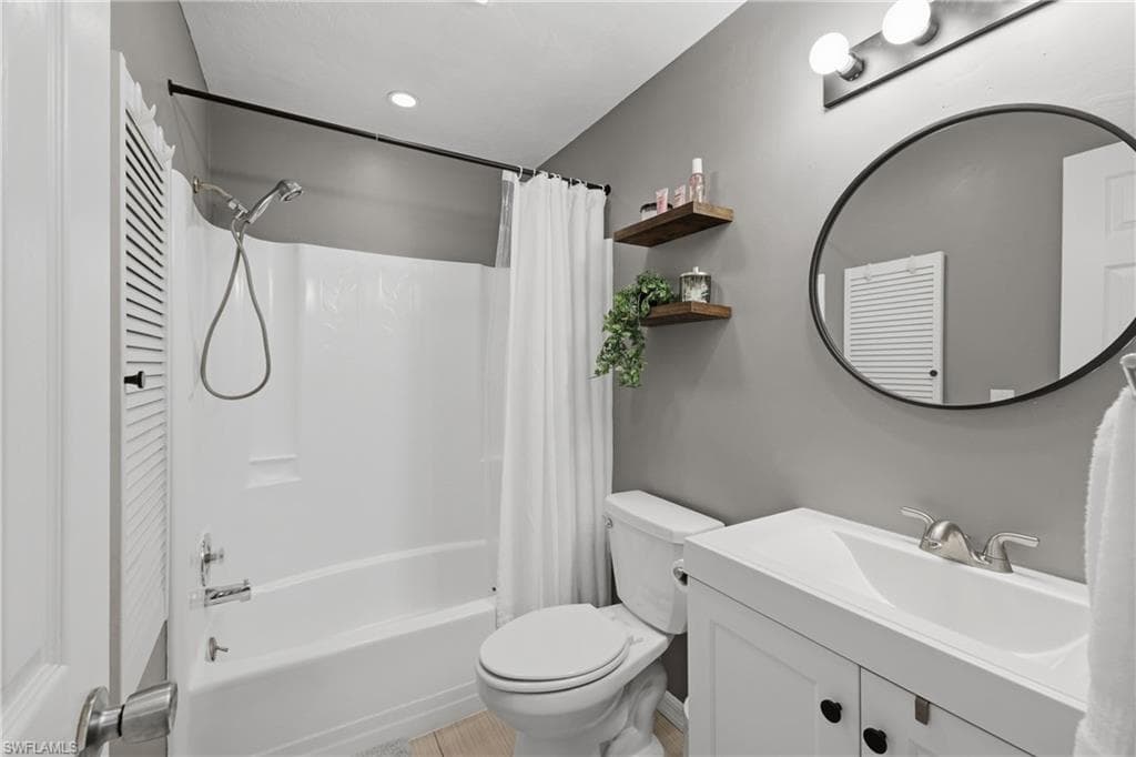 8071 Country RD # 204, FORT MYERS FL 33919-19