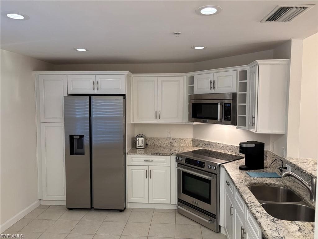3035 Horizon LN # 2203, NAPLES FL 34109-6