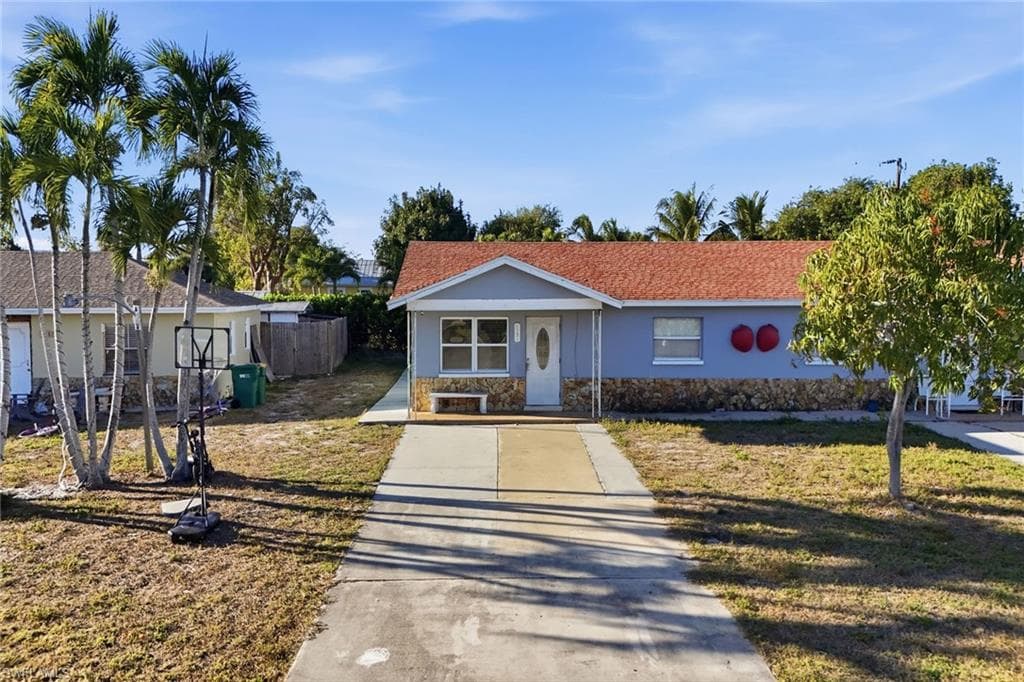 4791 Dorando DR, NAPLES FL 34103-1