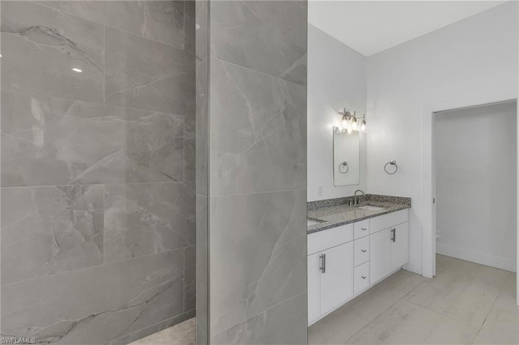 11099 Sea Tropic LN, FORT MYERS FL 33908-20