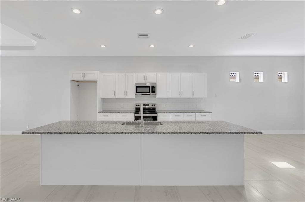 11099 Sea Tropic LN, FORT MYERS FL 33908-9