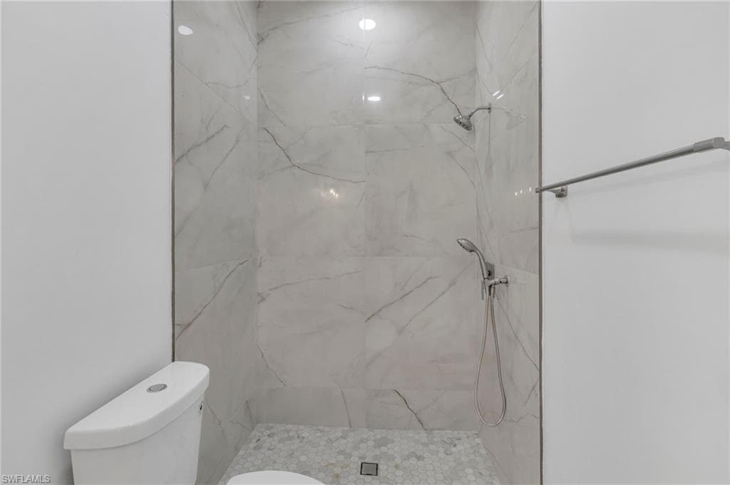 11099 Sea Tropic LN, FORT MYERS FL 33908-25