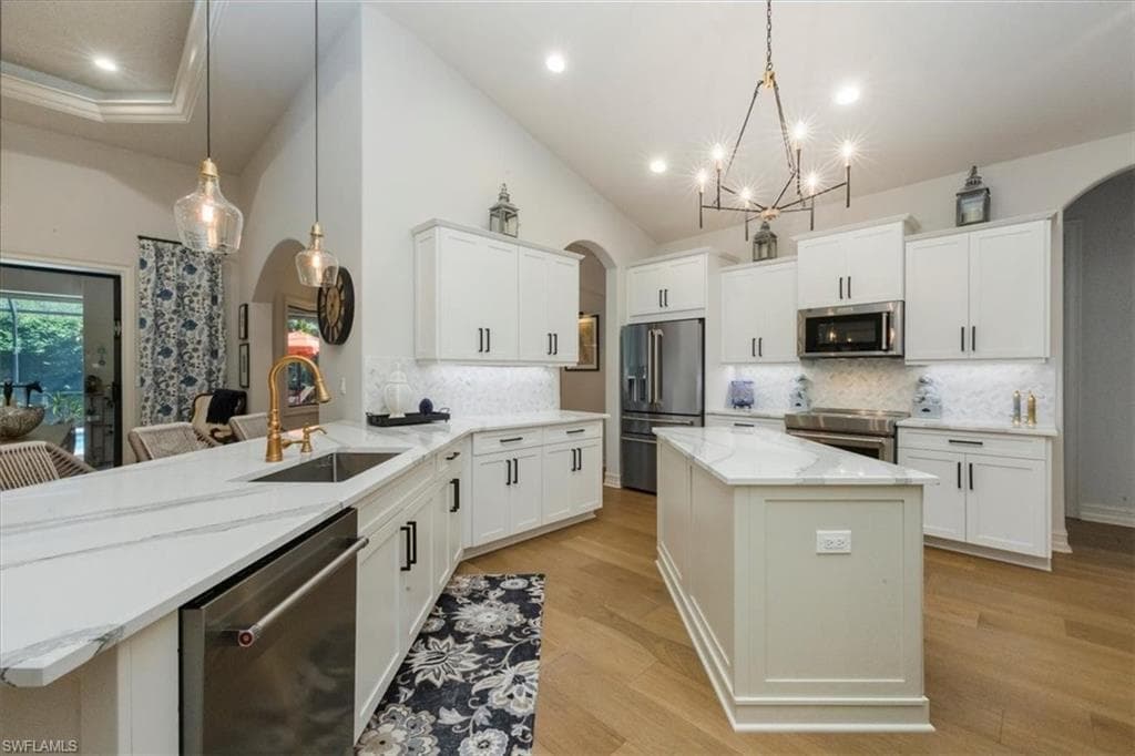 7263 Acorn WAY, NAPLES FL 34119-6