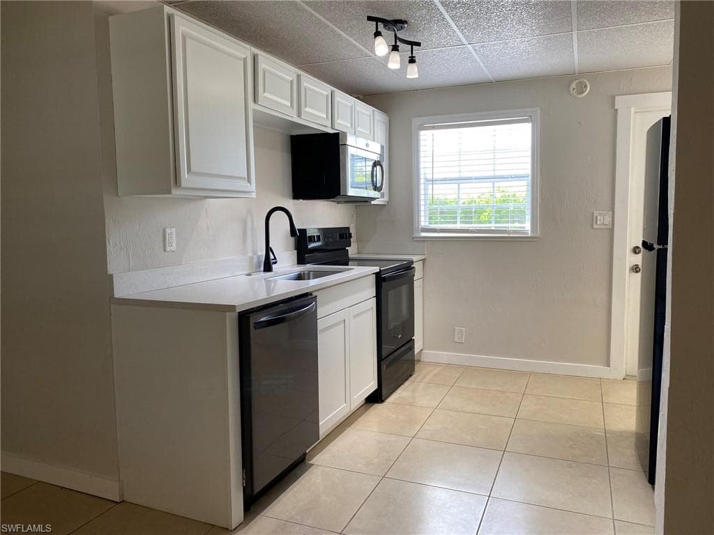 2084 Monroe AVE, NAPLES FL 34112-5