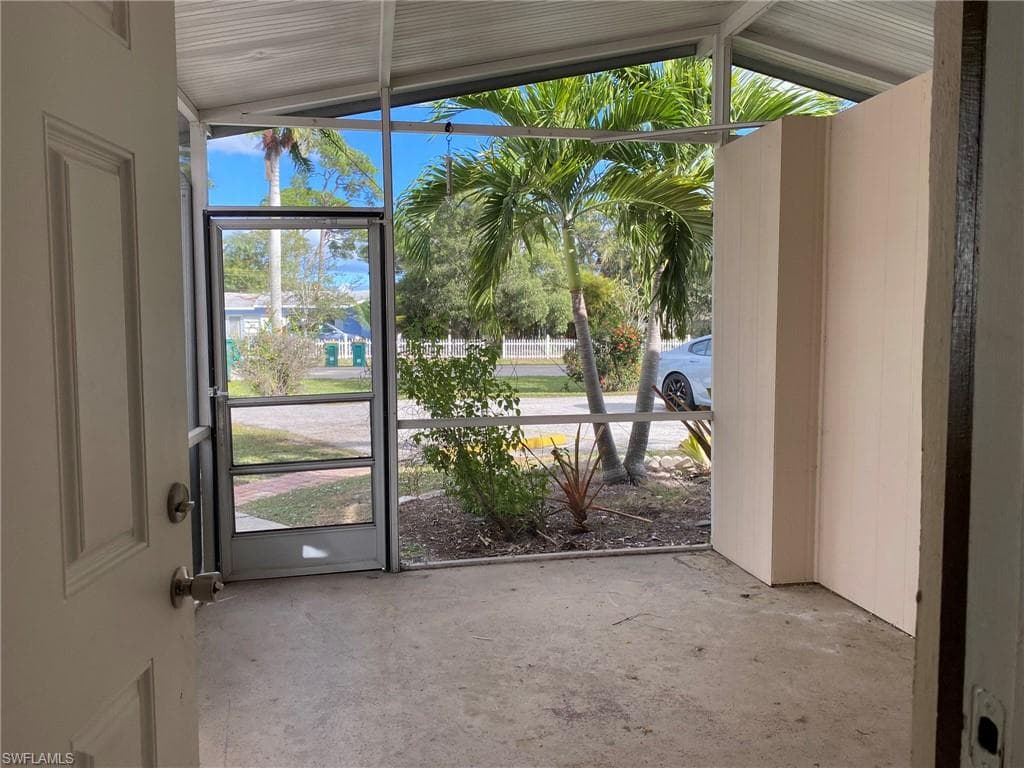 2084 Monroe AVE, NAPLES FL 34112-2