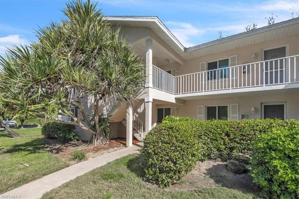 280 Timber Lake CIR # H201, NAPLES FL 34104-27