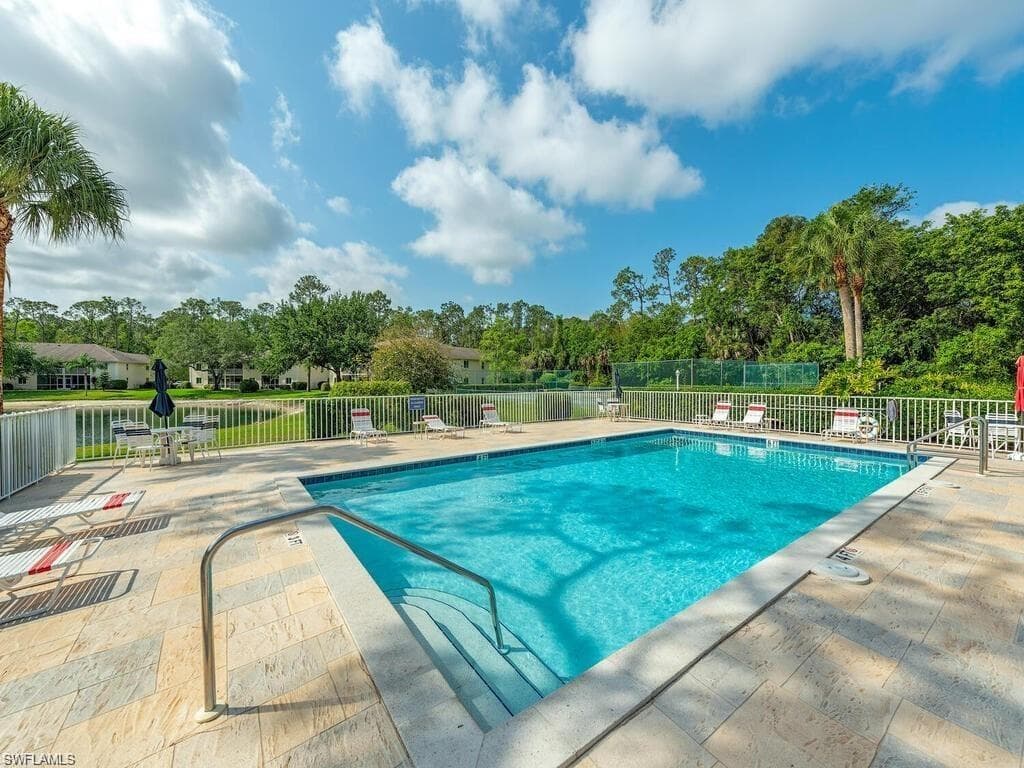 280 Timber Lake CIR # H201, NAPLES FL 34104-33