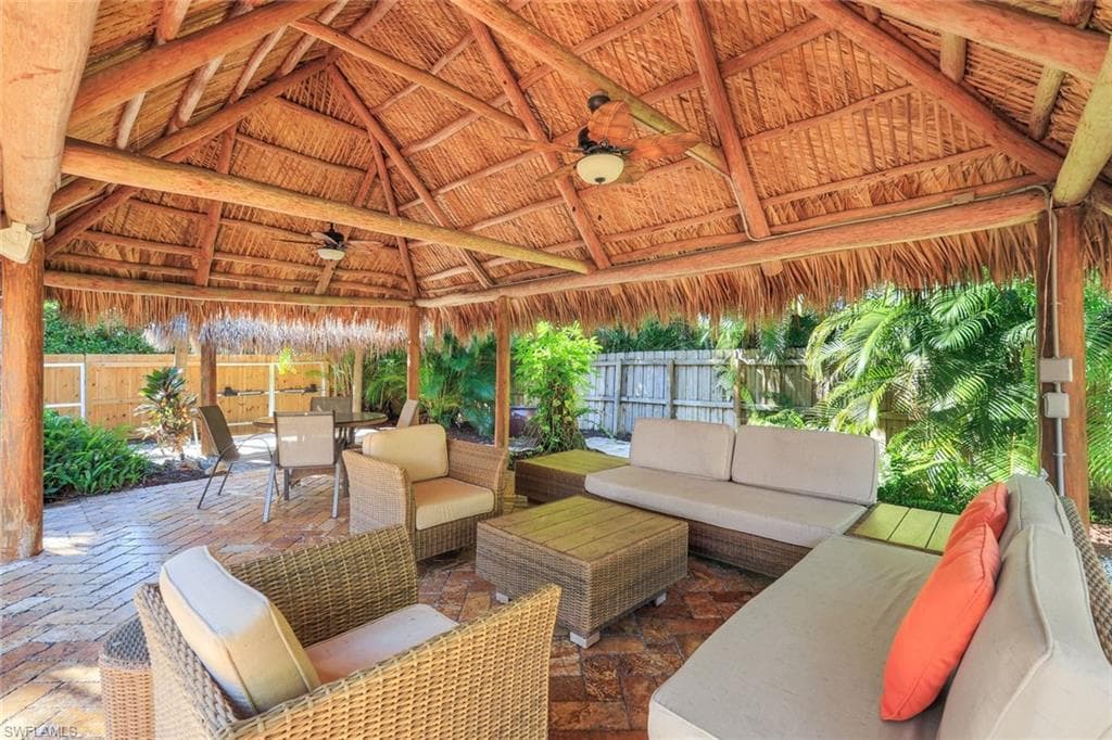 210 Central AVE, NAPLES FL 34102-45