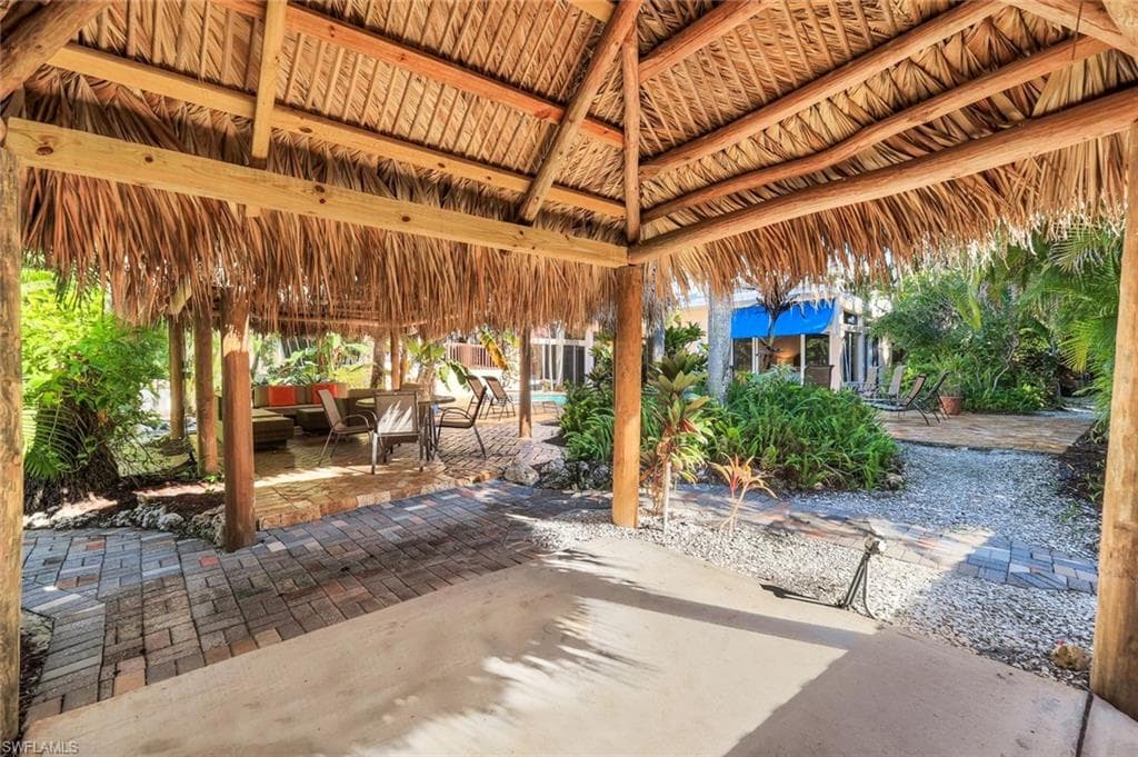 210 Central AVE, NAPLES FL 34102-46